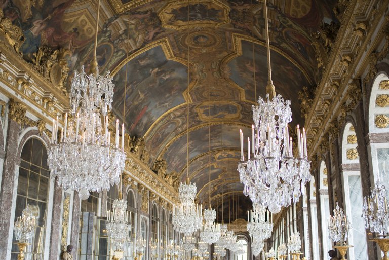 HOW TO MAKE PLACES LOOK EMPTY IN YOUR HOLIDAY PHOTOGRAPHS